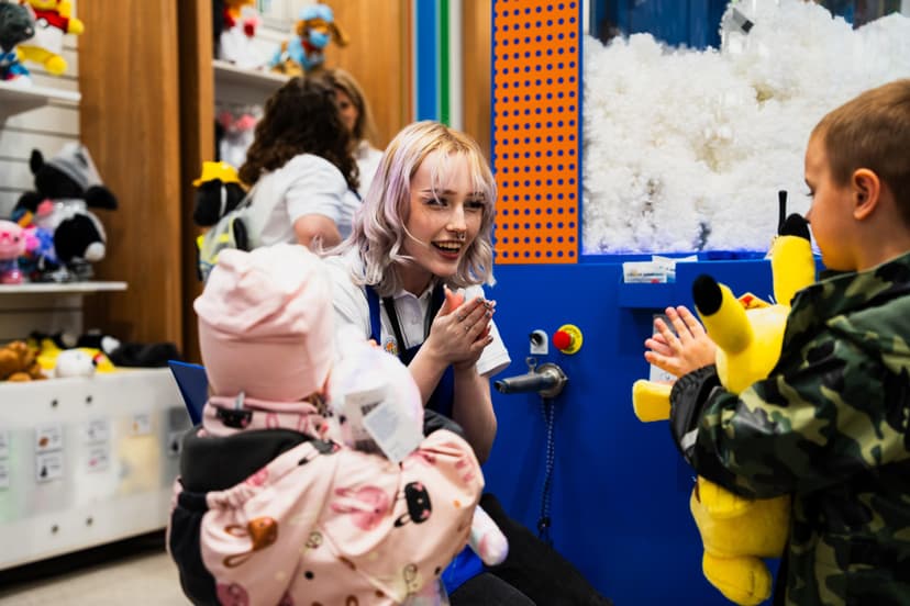 Luo oma Build-A-Bear-pehmolelu – 100€ lahjakortti | Helsinki | Espoo