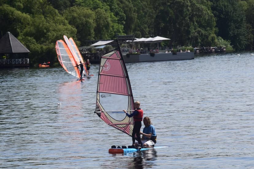 Purjelautailukurssi perheelle (vanhemmat ja lapset) | Dynamic Windsurfing - Tukholma
