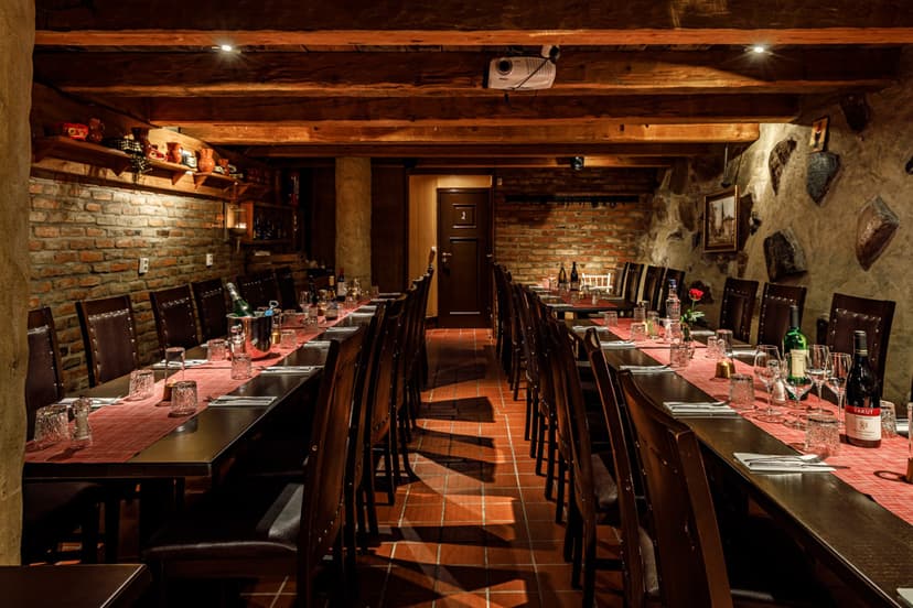 Buffet yhdelle - Ravintola Caverna | Helsinki