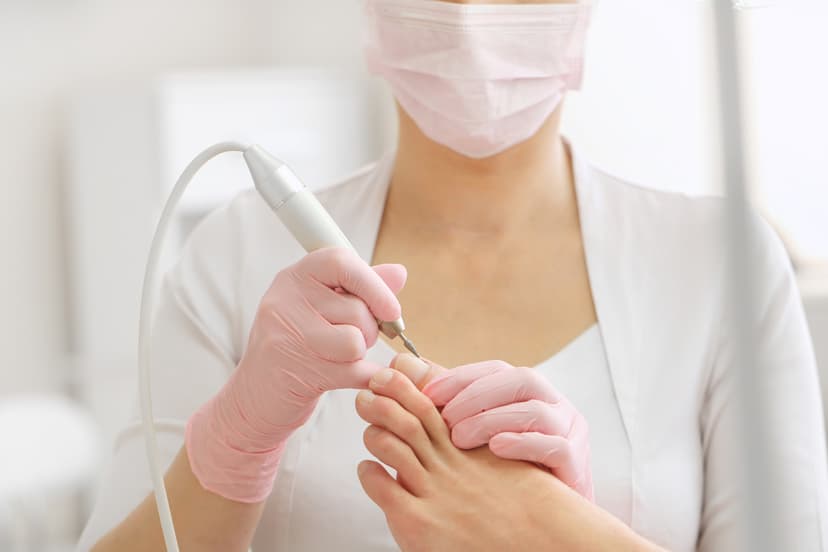 Täydellinen jalkahoito ja Gloryn manikyyri | Helsinki