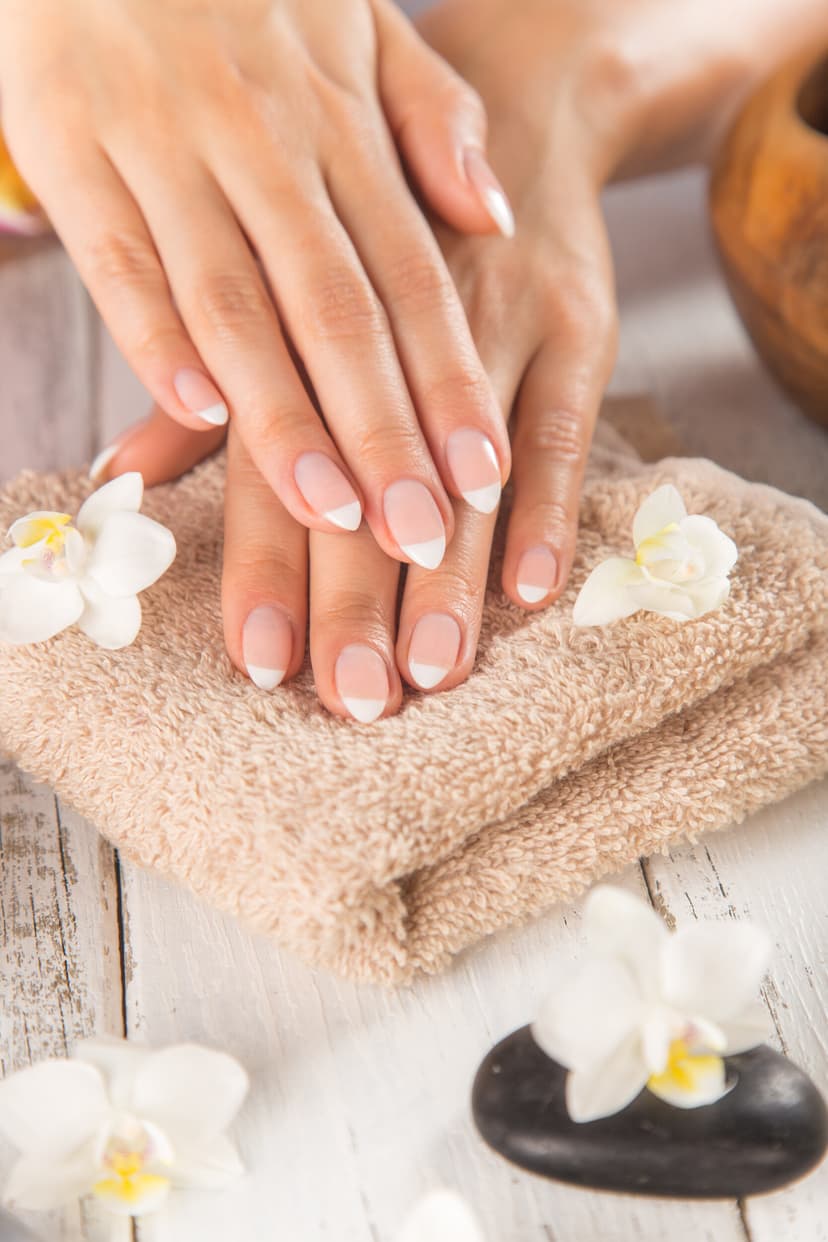 Parafiinikäsihoito kynsien lakkauksella | Turku