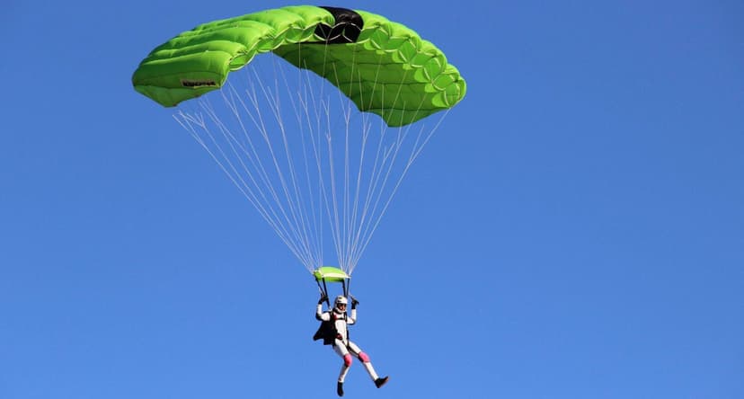 Laskuvarjohypyn alkeiskurssi Deluxe | Asikkala