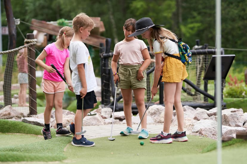 Seikkailupuisto Huipun Seikkailuminigolf yhdelle | Espoo