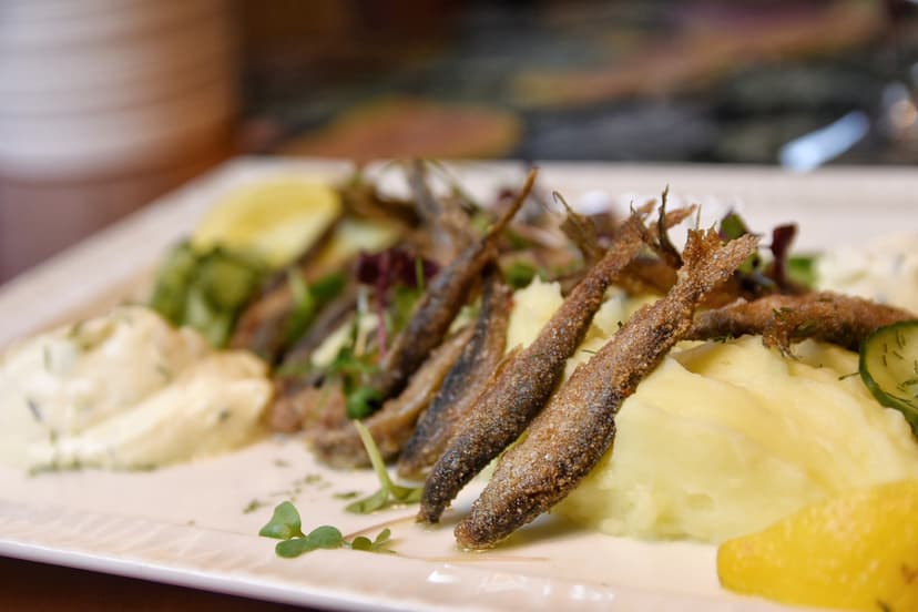 Perinteikäs illallinen Ravintola Weeruskassa - 200 € lahjakortti | Helsinki