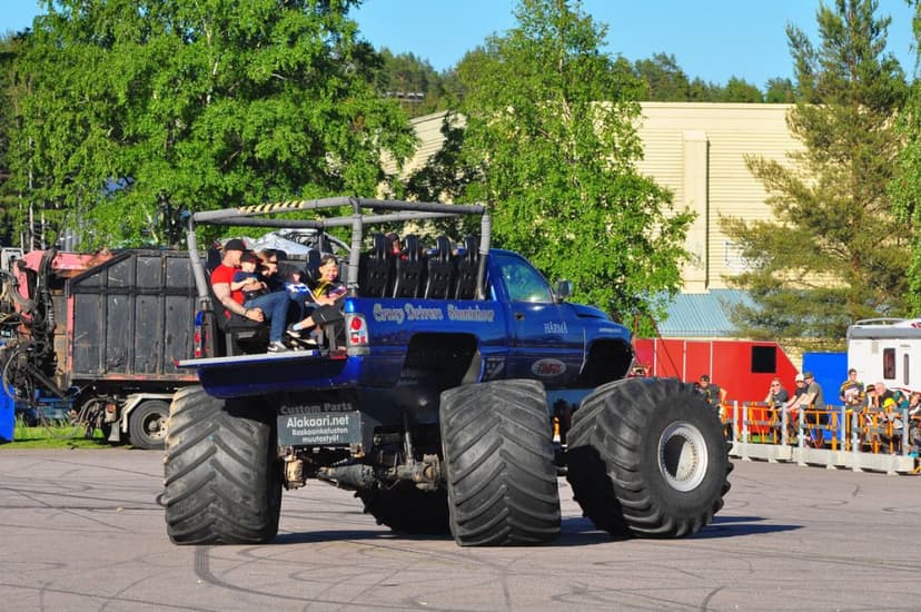 Monster truck -elämyspaketti | Kauhava