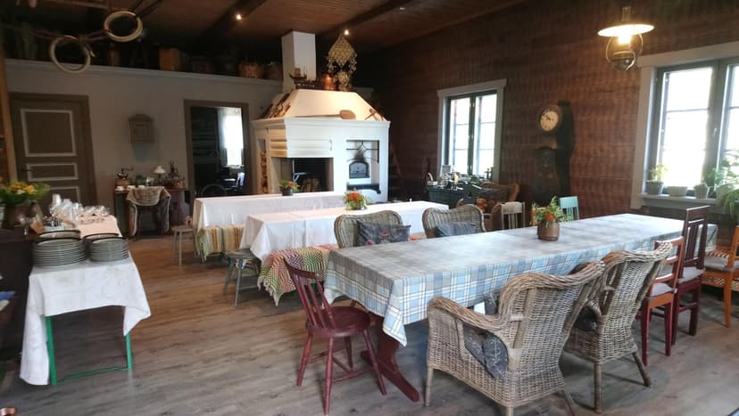 Muistelua & maistelua ulkomailla Teiskossa 15 henkilölle | Tampere