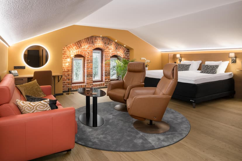 Ylellinen hemmottelupaketti Kakolassa kahdelle | Turku