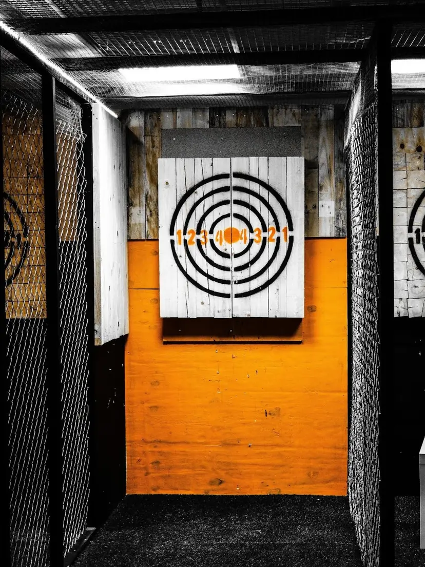 Kirveen- ja veitsenheitto (2 hlö) | Kuopio