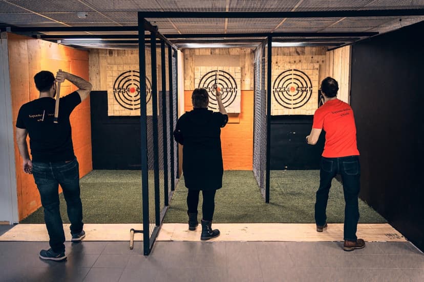 Kirveen- ja veitsenheitto (3 hlö) | Kuopio