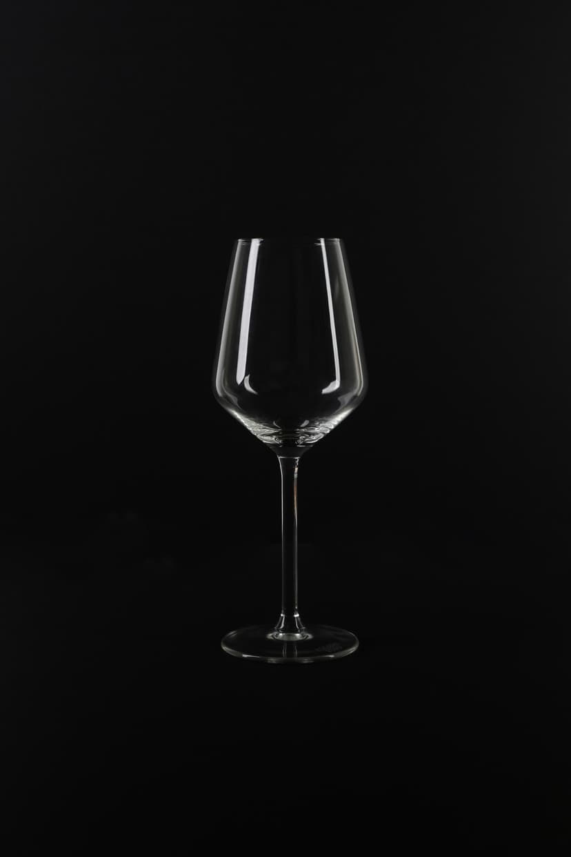 VIP Dine in the Dark - Illallinen pimeässä kahdelle viinipaketilla | Helsinki