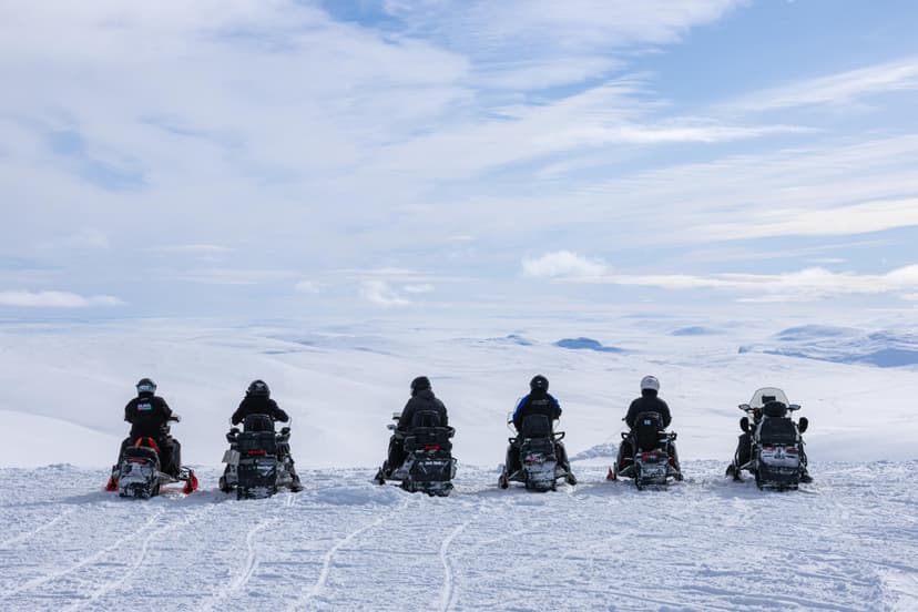 Haltitunturin huiputus moottorikelkoilla | Kilpisjärvi