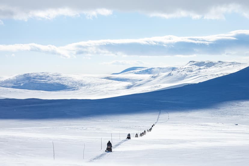 Haltitunturin huiputus moottorikelkoilla 2hlö | Kilpisjärvi